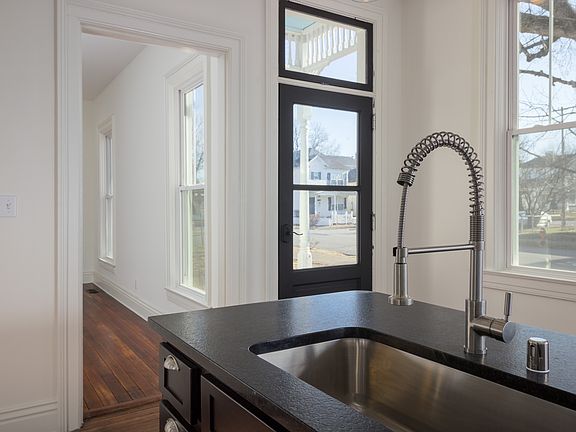 5th image of 1036 Mulberry St
