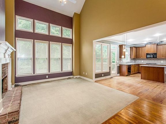 4th image of 9803 Forest Hill Dr