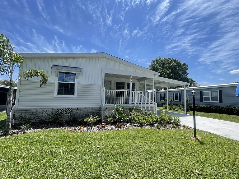 Royal Palm Village — Photo 21