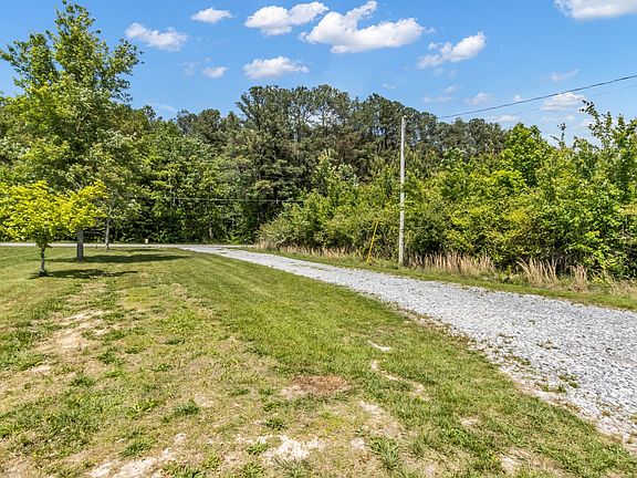 3rd image of 200 Swann Rd