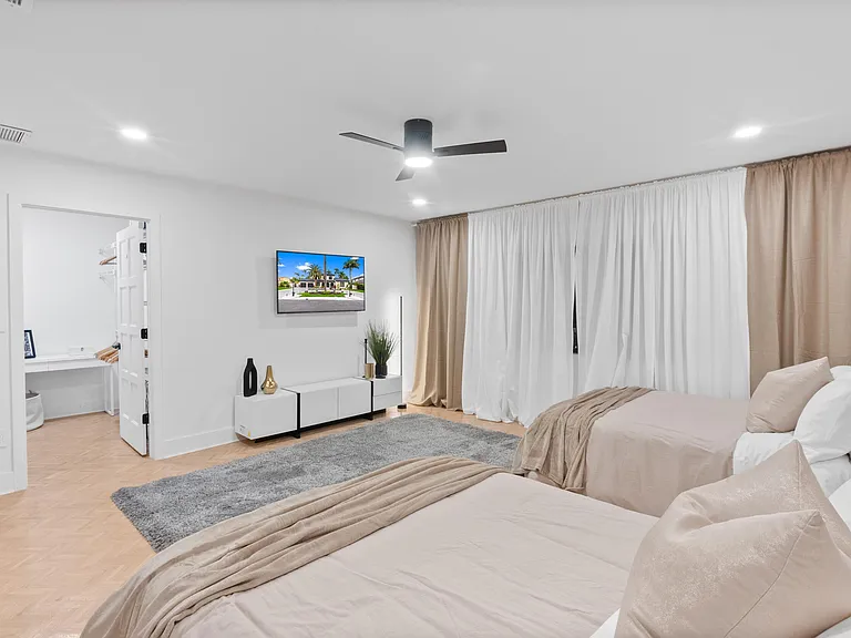 516 Royal Plaza Dr — Photo 18