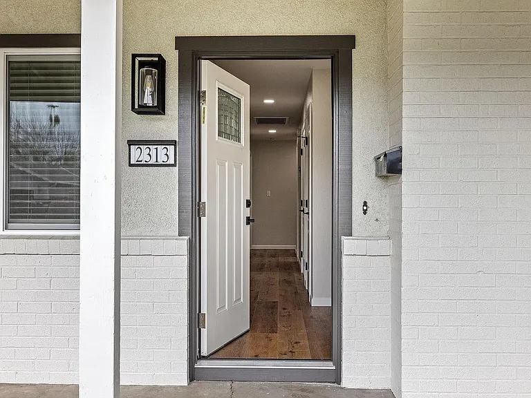 2313 O'Farrell Ave — Photo 3