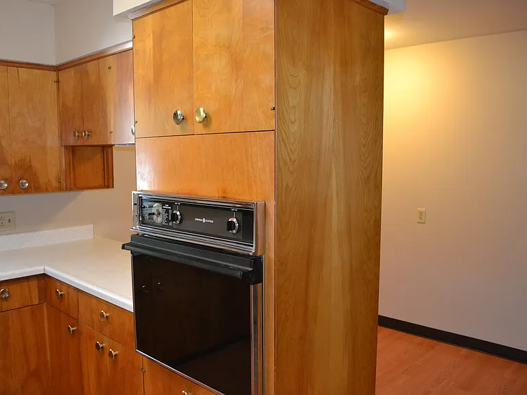 322 Webster St — Photo 40