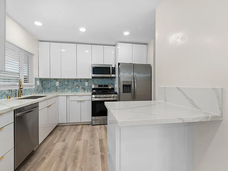 2932 Dickens St #2930 — Photo 4