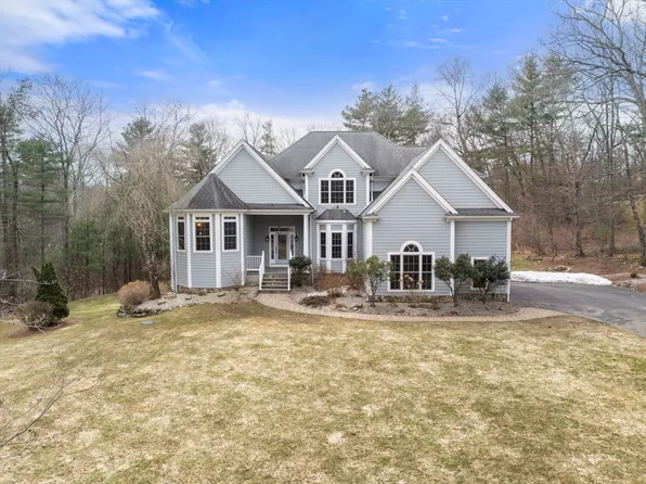 22 Mystic Valley Ln, Uxbridge, MA 01569