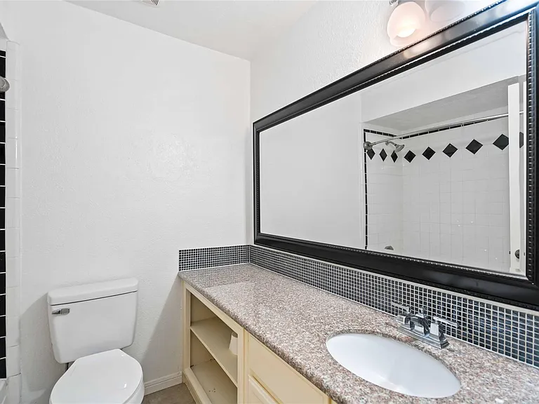 16054 Hidden Acres Dr — Photo 18