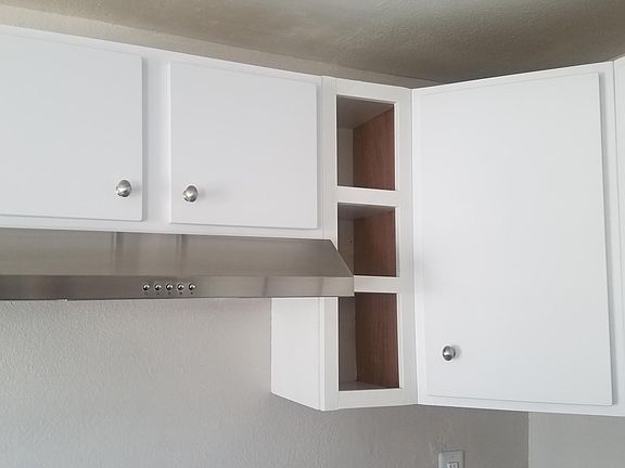 4th image of 1095 W Rialto Ave