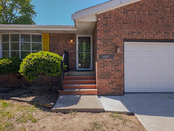 2nd image of 1717 Cook Dr