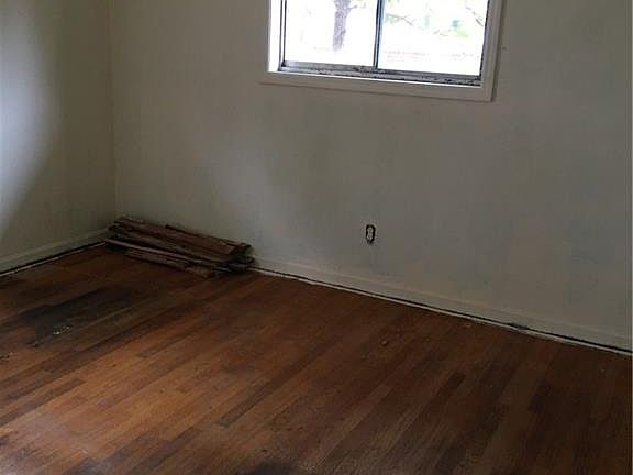 3rd image of 1890 Cascade St