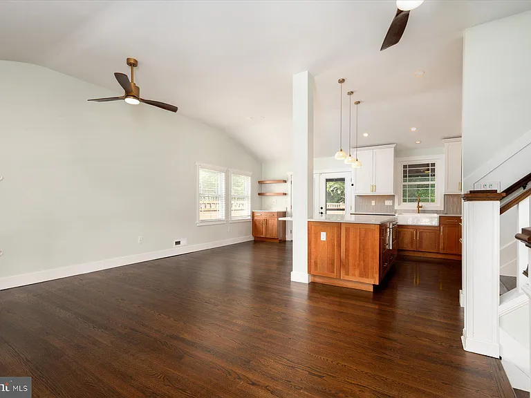 102 Sycamore Rd — Photo 6