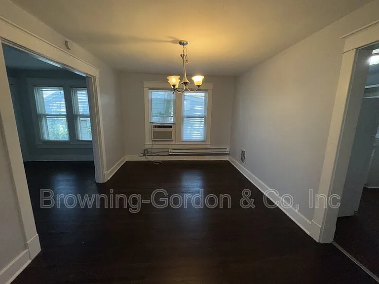 1517B Bernard Ave — Photo 2