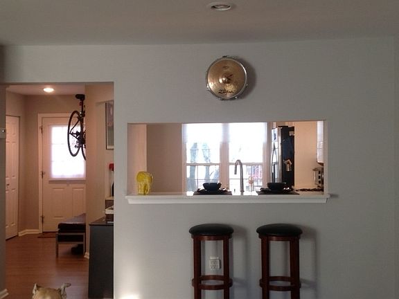 Dining Room w Breakfast Bar