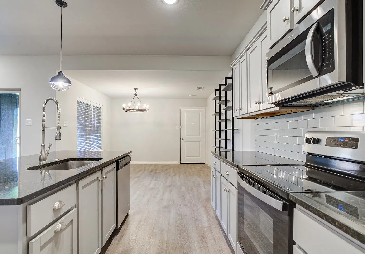 3 bed, 2.0 bath, 1665 sqft, $1,595 — Photo 4