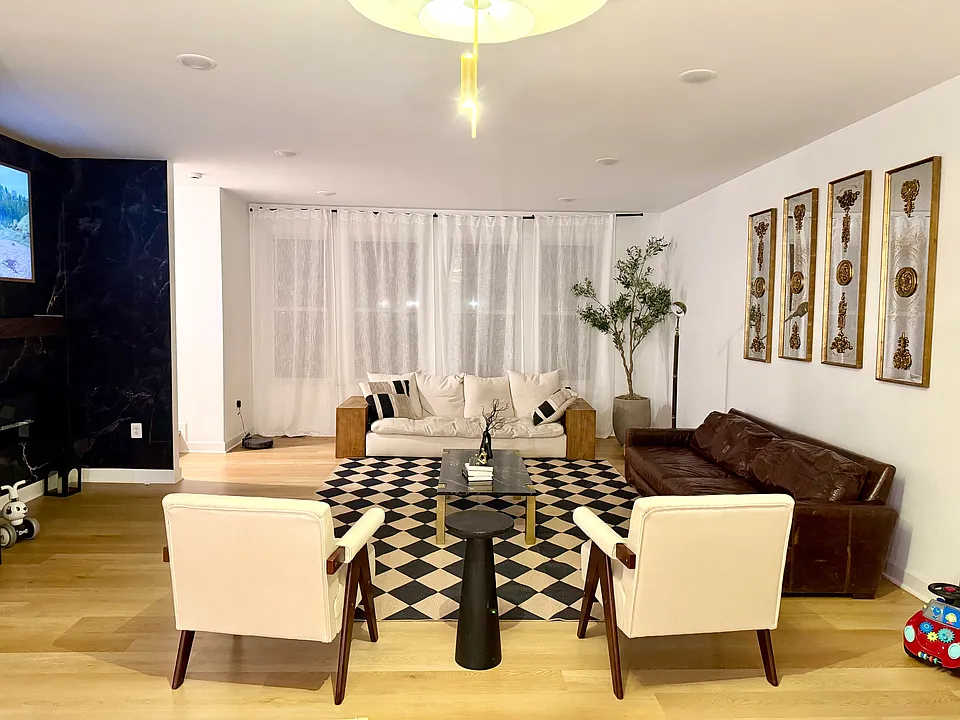 14210 Alki Dr