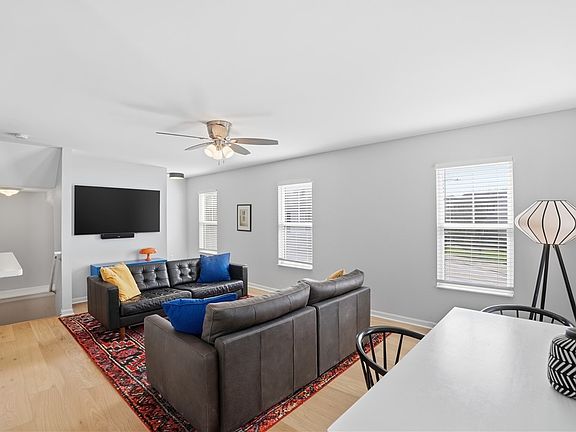 4th image of 2580 Riverside Dr