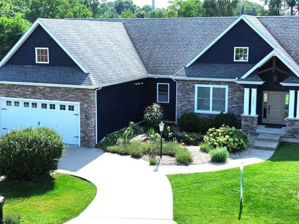 2400 Bay Pointe Dr, Saint Joseph, MI 49085