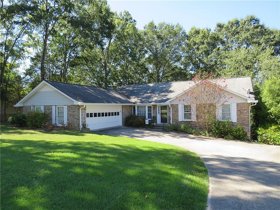1st image of 307 Oakwood Dr