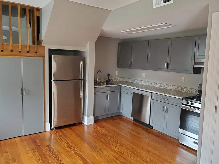 2372 Chickasaw St #2 — Photo 7