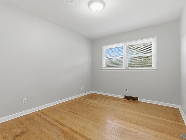 8413 Old Madison Pike — Photo 9