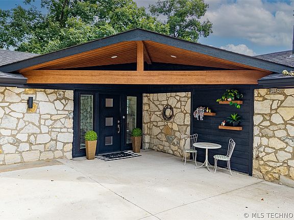 5th image of 34722 Beach Rd