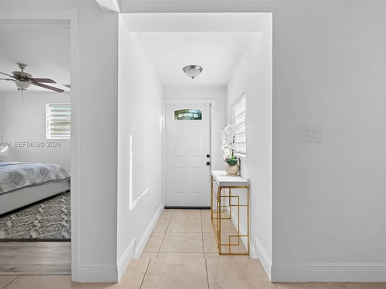 2819 Cleveland St — Photo 2