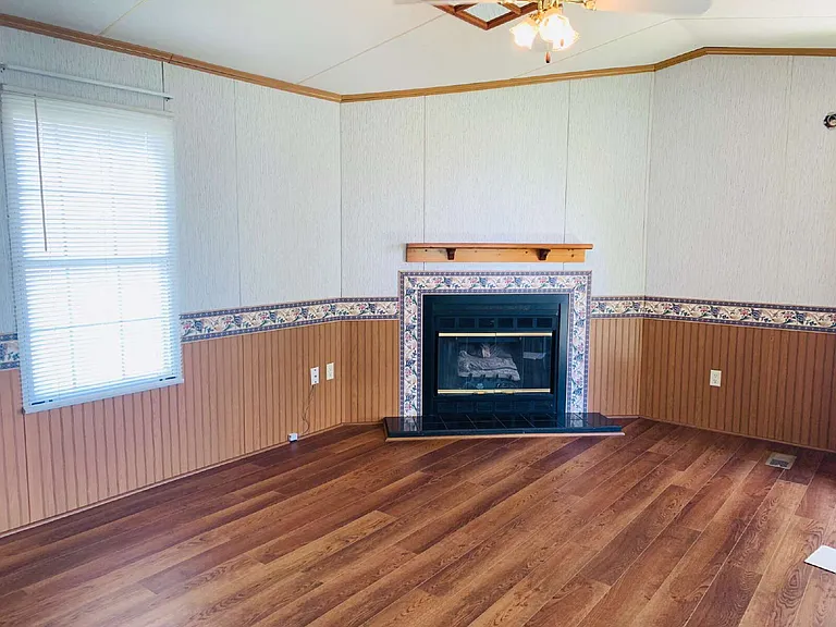 1286 Country Club Rd — Photo 3