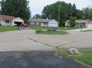 16 Forrel Tree Ct, Saint Peters, MO 63376