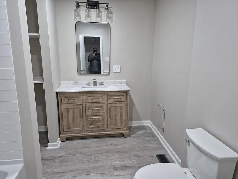 404 Wooddale Dr — Photo 9