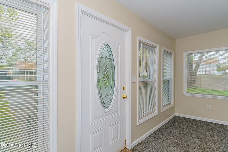4th image of 122 Gifford Road