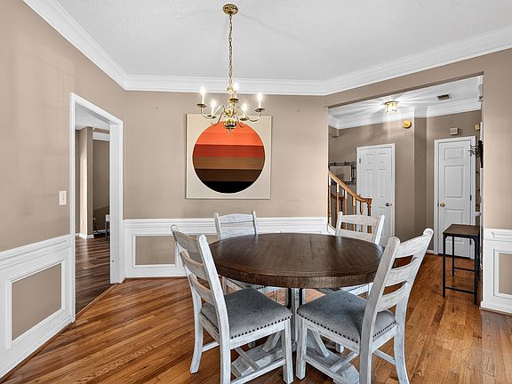 3rd image of 406 Rosehaven Way