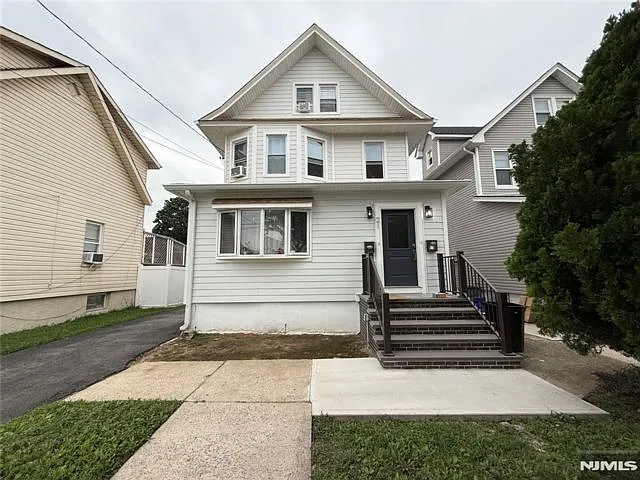 21 Livingston Ave #2