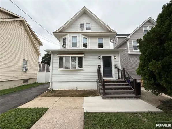 21 Livingston Ave Floor 2, Lyndhurst, NJ 07071