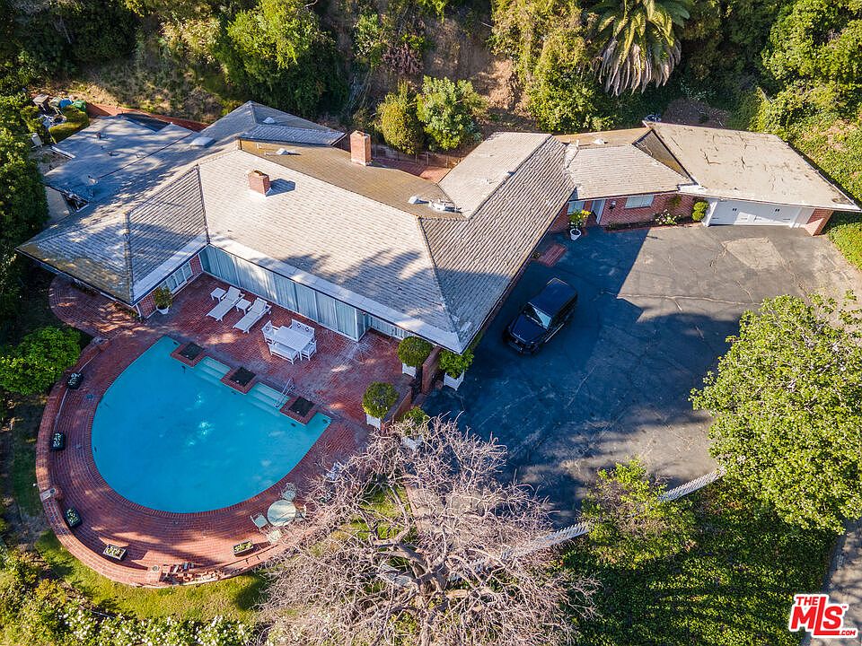 2nd image of 1114 Calle Vista Dr