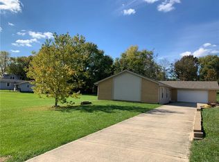 15370 E Lake Shore Dr N, Hope, IN 47246
