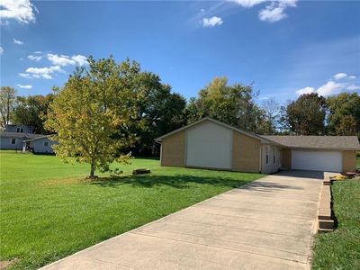 15370 E Lake Shore Dr N, Hope, IN, 47246