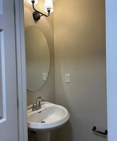 137 Avalon Dr — Photo 6