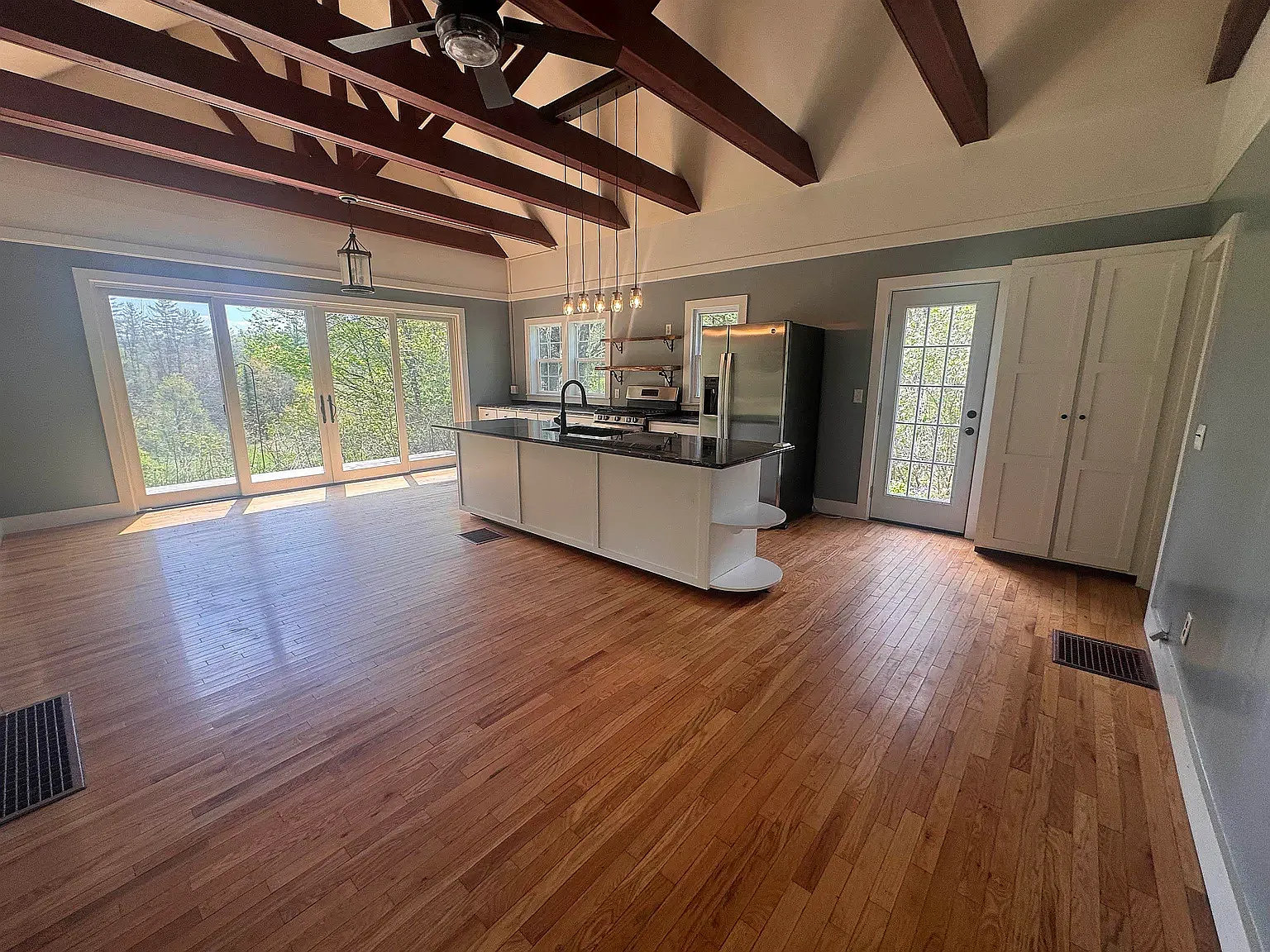 3 bed, 2126 sqft, $3,500 — Photo 1