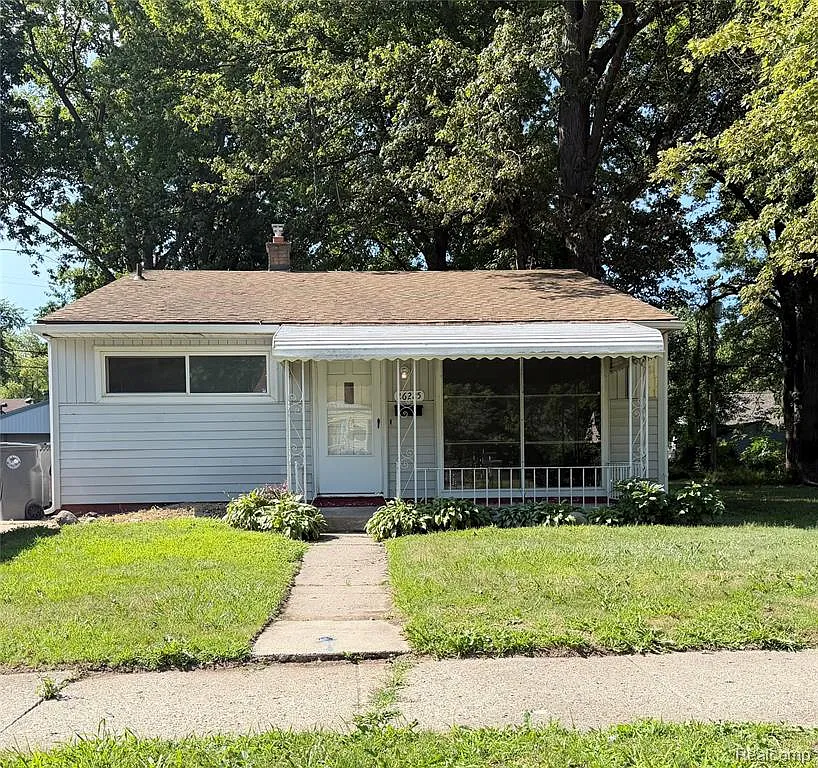 3 bed, 1.0 bath, 952 sqft, $1,200 — Photo 1