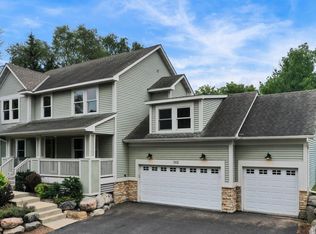 752 New Century Blvd S, Maplewood, MN 55119