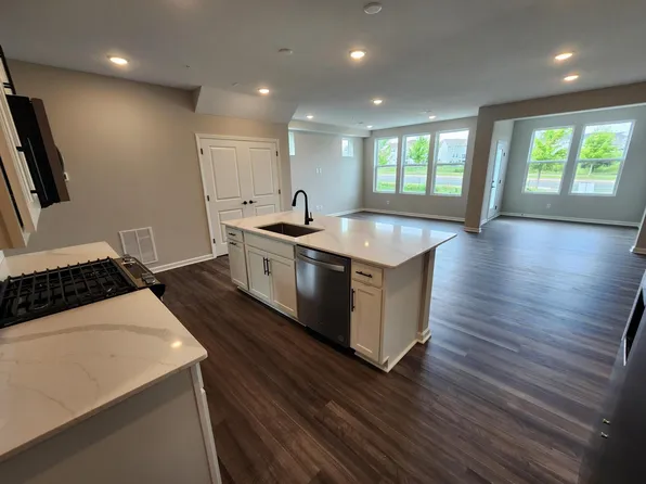 9698 4th St N, Lake Elmo, MN 55042