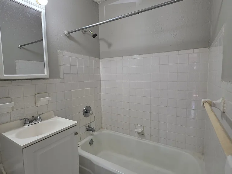 31 Austin St #B5 — Photo 7