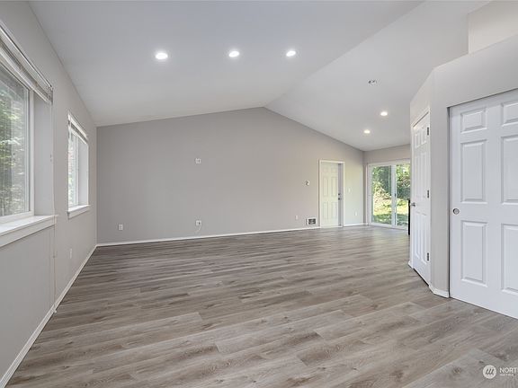 3rd image of 1600 Lake Drive