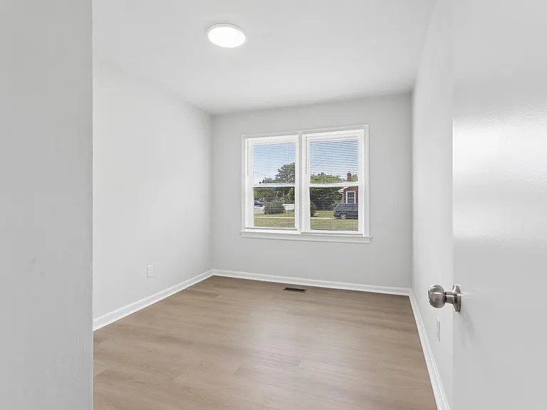 1815 Canterbury Rd — Photo 13