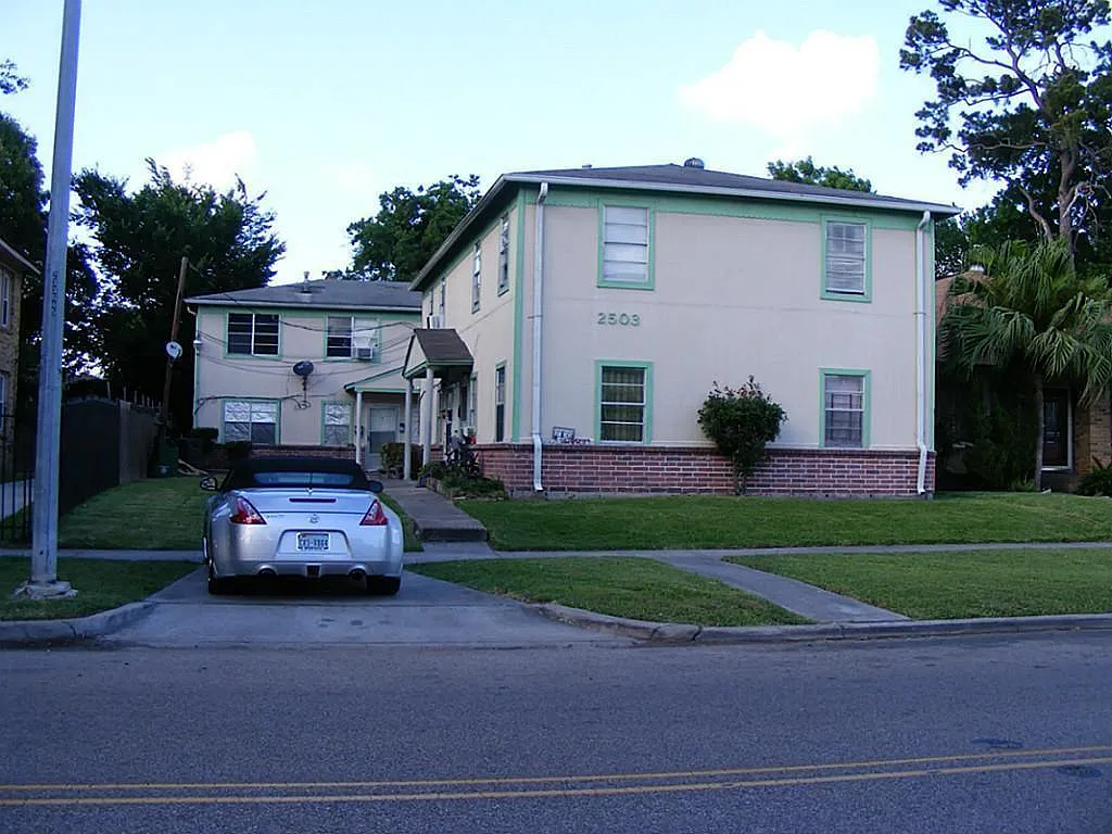 2 bed, 1.0 bath, 2350 sqft, $995 — Photo 2