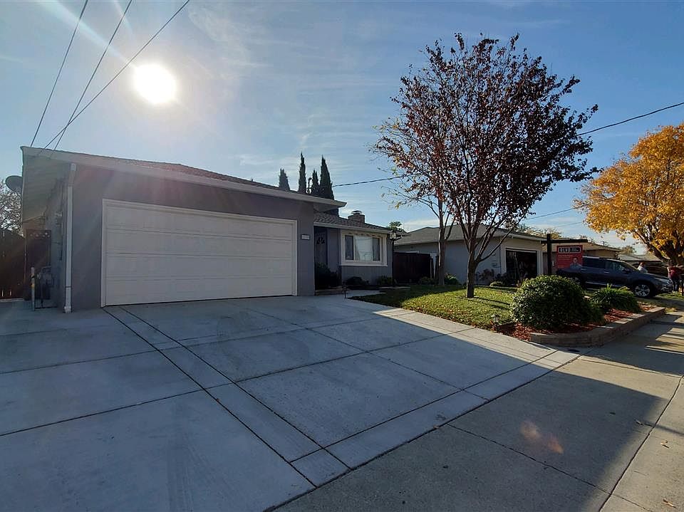 2nd image of 2330 Rockne Dr