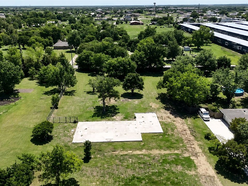 2nd image of 870 Meadowbrook Dr