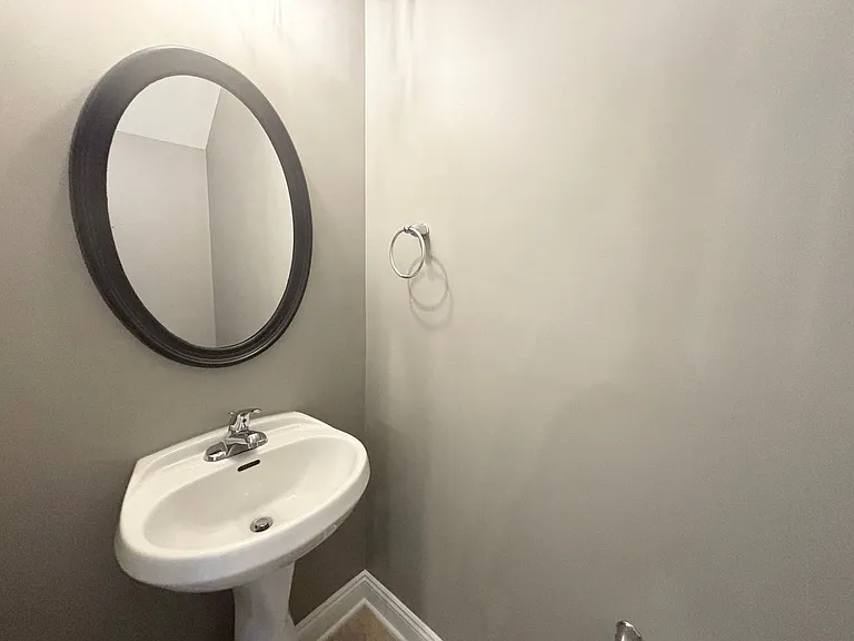 820 Forest Park Rd — Photo 11