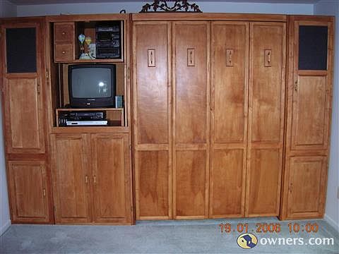 Den Murphy bed