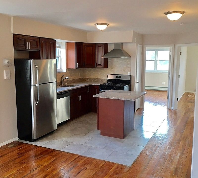 1st image of 23-60 White Oak Ct #2RR