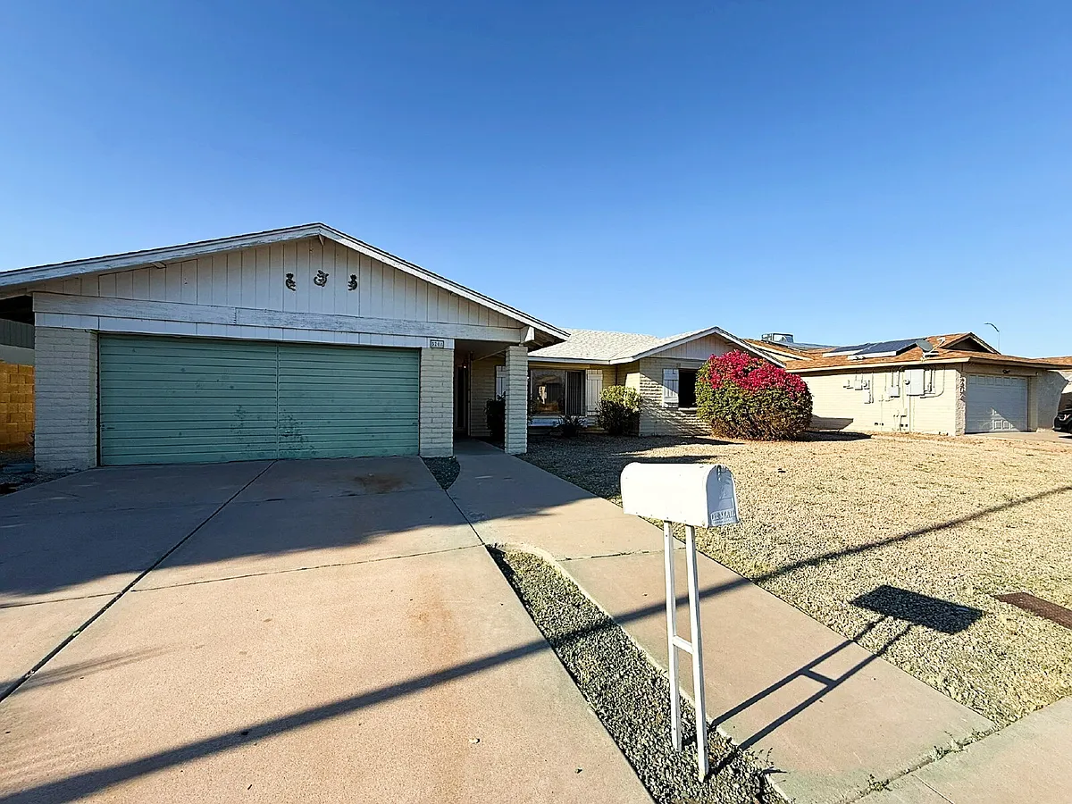 Building Photo - 5208 W Calavar Rd